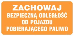 Znak SB012 Zachowaj bezpieczną odległość od pojazdu pobierającego paliwo, 400x200 mm, PN - Płyta 1 mm