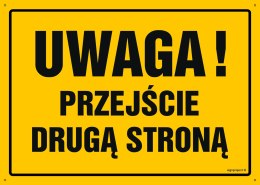 Tablica OA003 Uwaga! Przejście drugą stroną, 300x215 mm, BN - Płyta żółta 0,6mm